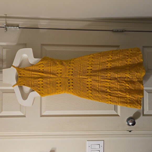 Le Chateau lace dress - Picture 4 of 10